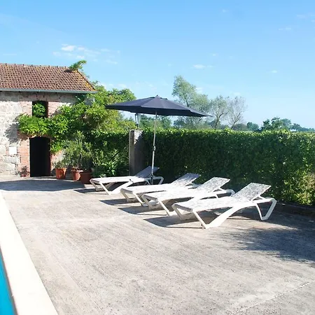 Hébergement de vacances Chateau Les Bardons La Pacaudière