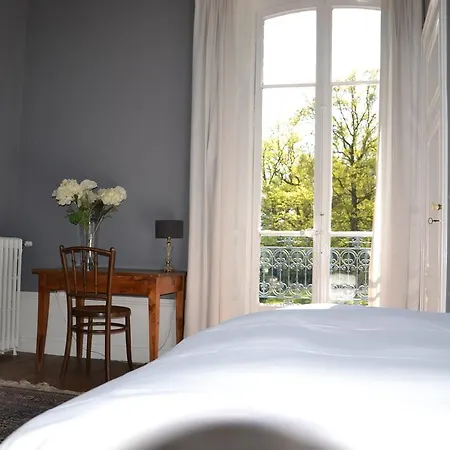 Chateau Les Bardons Hébergement de vacances La Pacaudière